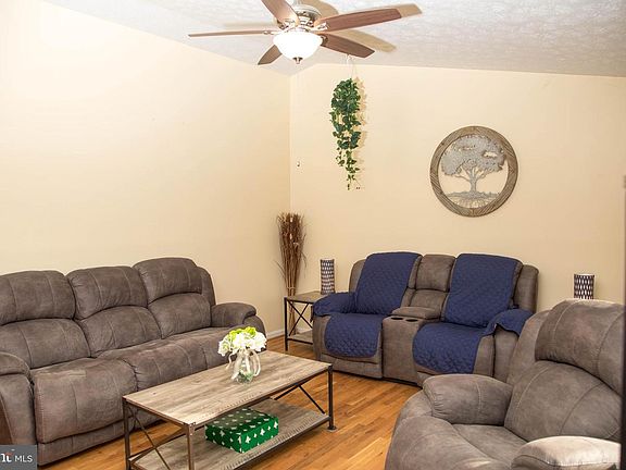 3rd image of 118 Summer Lake Dr