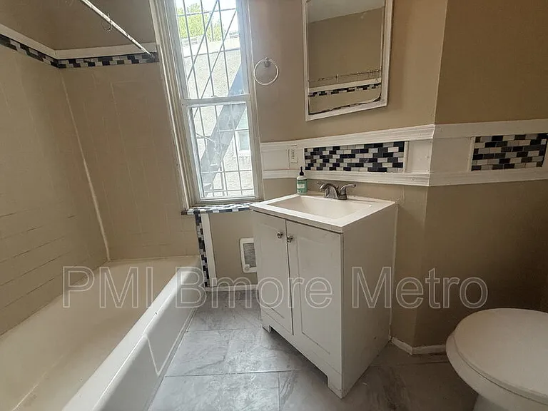 720 Newington Ave — Photo 8