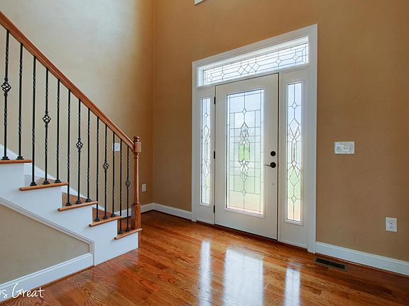 3rd image of 91 Scarlet Dr