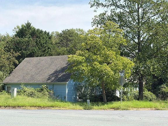 3rd image of 1100 Raintree Dr