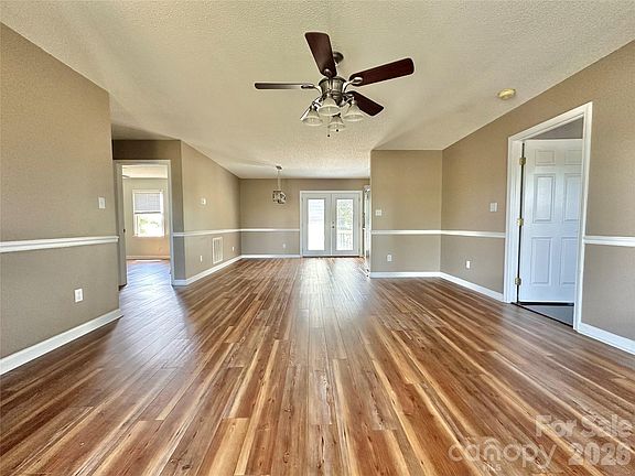 3rd image of 238 Dogwood Acres Ln
