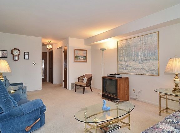 4th image of 8230 Elmwood Ave APT 308