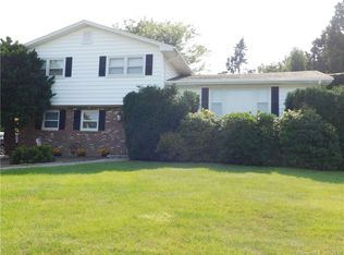 31 Seabreeze Dr, Waterford, CT 06385