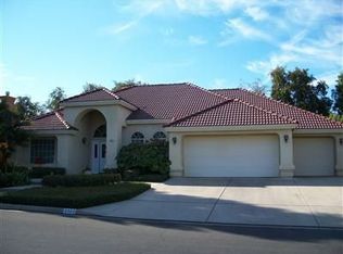 9389 N Valley Green Dr, Fresno, CA 93720