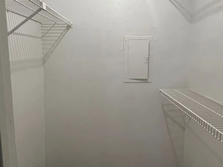Emerald Cove Apartments — Photo 129