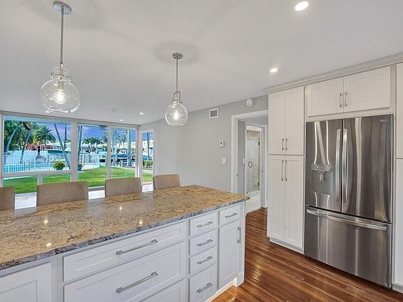 3rd image of 2725 NE 32nd Avenue #4
