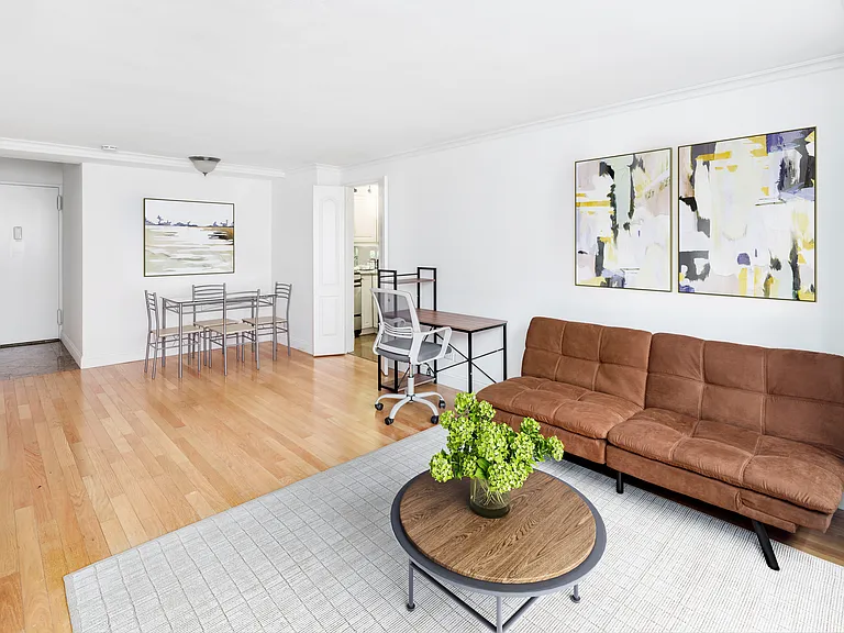 245 E 35th St #14-F — Photo 2