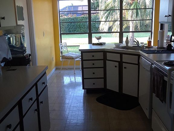 5th image of 1117 SE Menores Ave