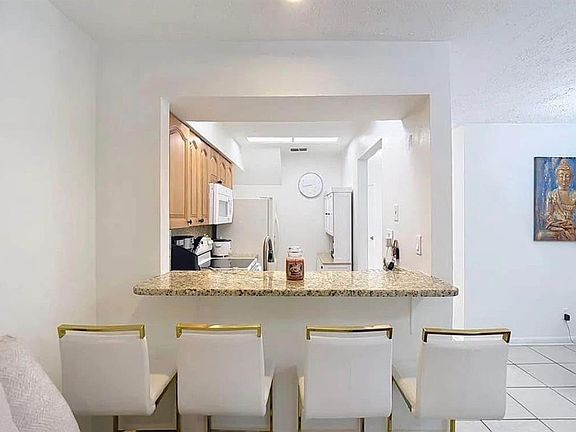 4th image of 10131 LAKE OAK CIRCLE