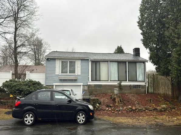 62 Huntington Ave, Dartmouth, MA 02747