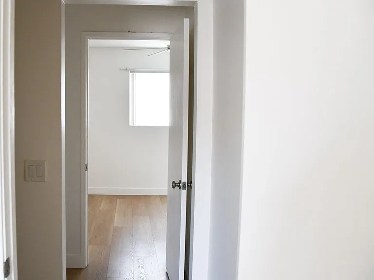 994 Valencia St — Photo 26