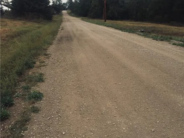 162 Sun Set Dr, Mound City, KS 66056