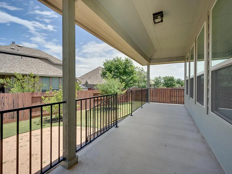 220 Oxbow Cv — Photo 32