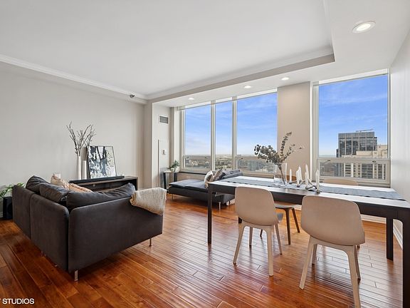 4th image of 33 W Ontario St APT 51F