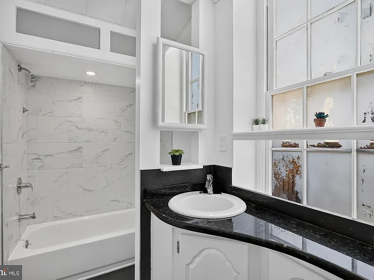 44 S 3rd St #3 — Photo 17