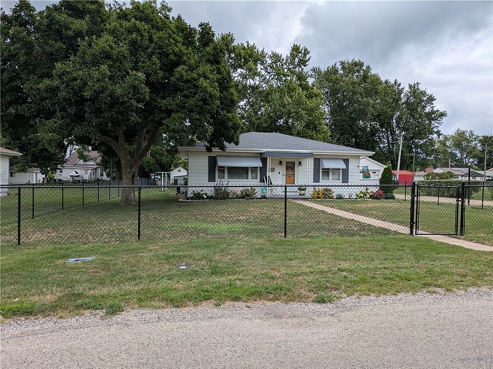 1st image of 916 Shaw Ave