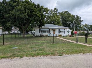 916 Shaw Ave, Paris, IL 61944