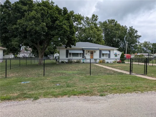 916 Shaw Ave, Paris, IL 61944