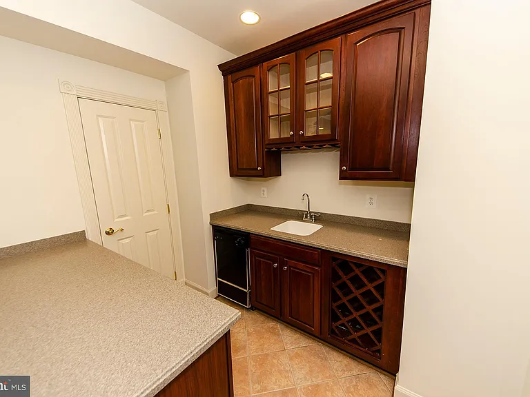 9005 Edgepark Rd — Photo 32