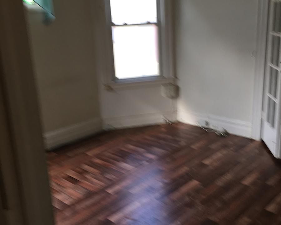 2nd image of 256 Bedford Ave