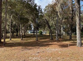 808 N McGowan Ave, Crystal River, FL 34429