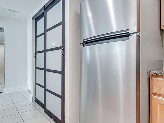 4th image of 1001 N Vermont St APT 802