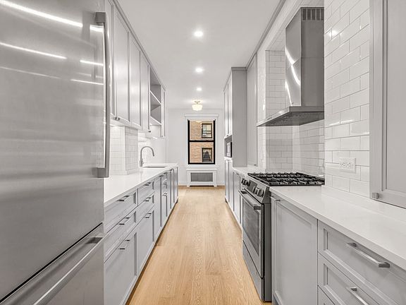 4th image of 12 E 86th St #710