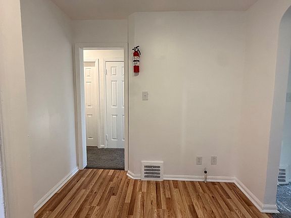 4th image of 9641 Evergreen Rd