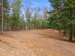 18 Autumn Ln, West Sand Lake, NY 12196