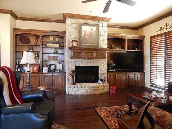 4th image of 12401 Maiden Ln