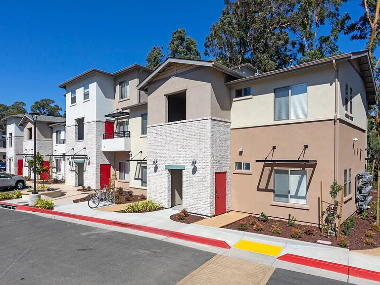 Twin Creeks Apartments — Photo 30