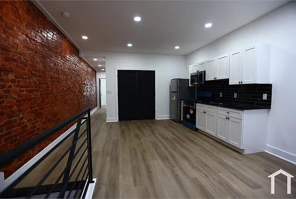 2 bed, 900 sqft, $1,800 — Photo 1