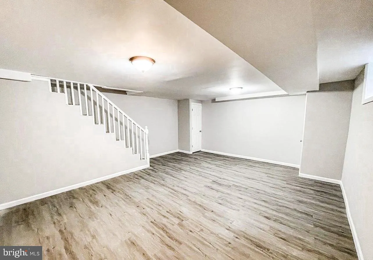 4 bed, 2.5 bath, 1700 sqft, $2,300 — Photo 2