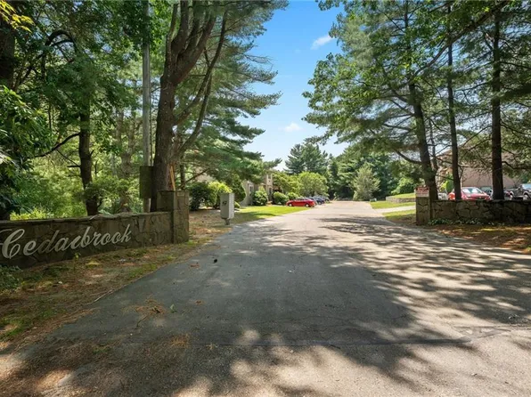 75 Glen Dr APT 3C, West Warwick, RI 02893