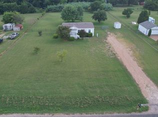 911 W Sterrett Rd, Waxahachie, TX 75167