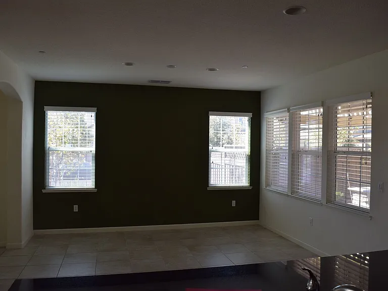 378 W Abbey Ln — Photo 10