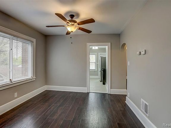 5th image of 467 W Breckenridge Ave