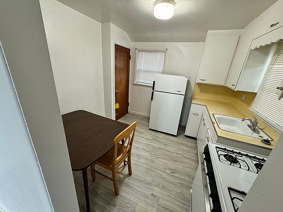 3rd image of 104 Eaton St #B