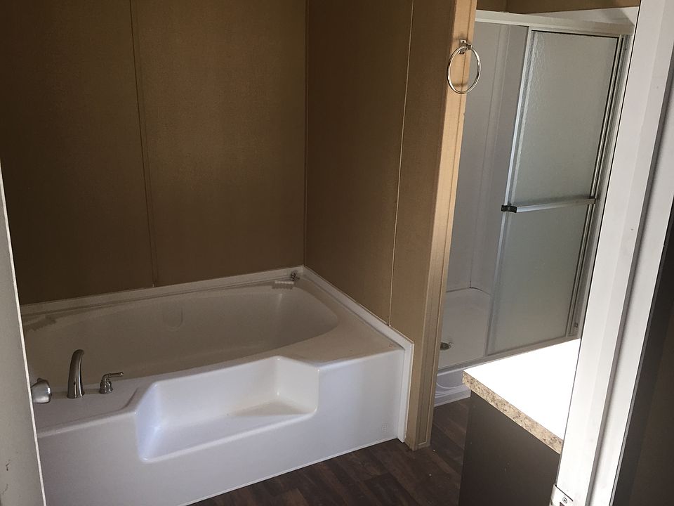 2nd image of 701 SE 42nd St #610