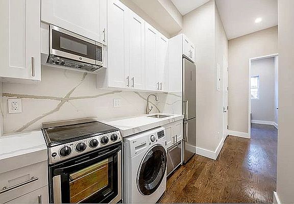 2nd image of 70 Carmine St APT 1R