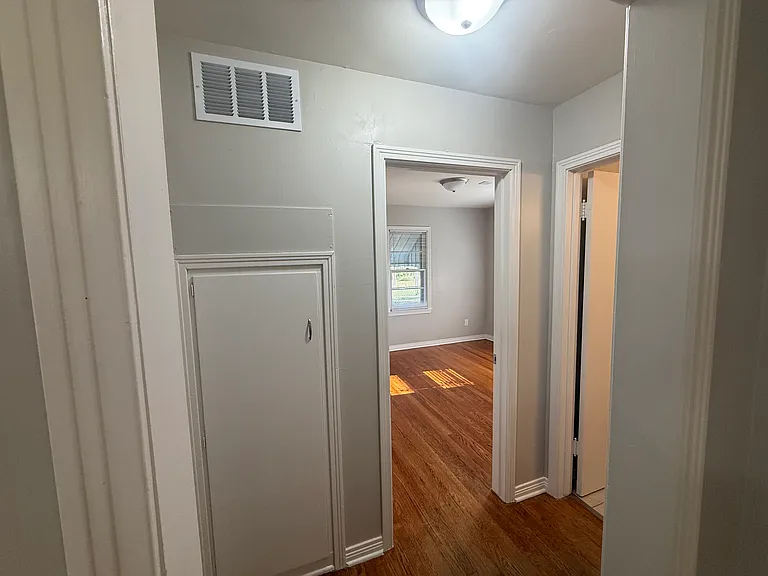 2207 S Green St — Photo 8