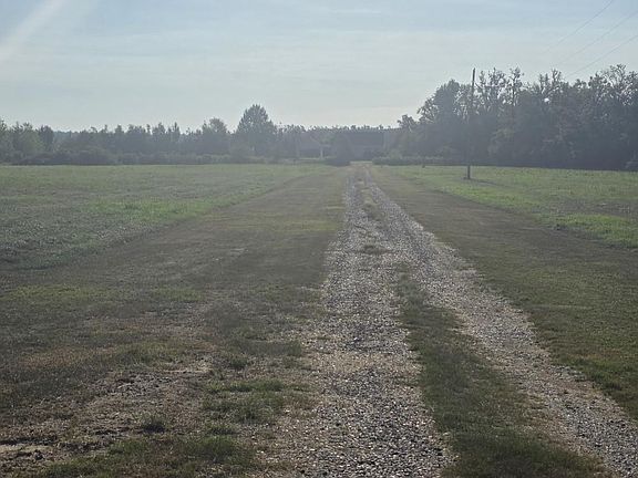 3rd image of 511 Bee Bayou Rd