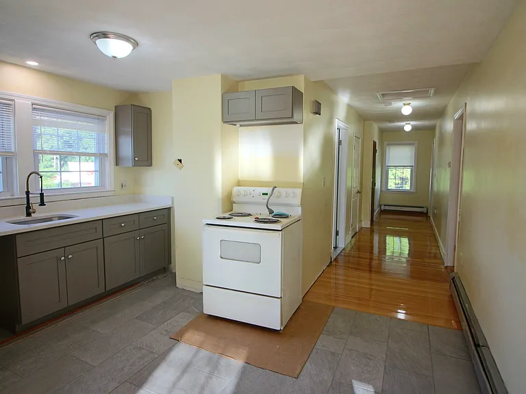 420 Essex St #3 — Photo 6