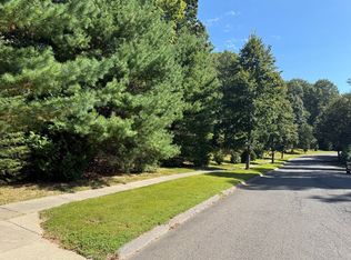 35 Pembroke Ter, East Longmeadow, MA 01028