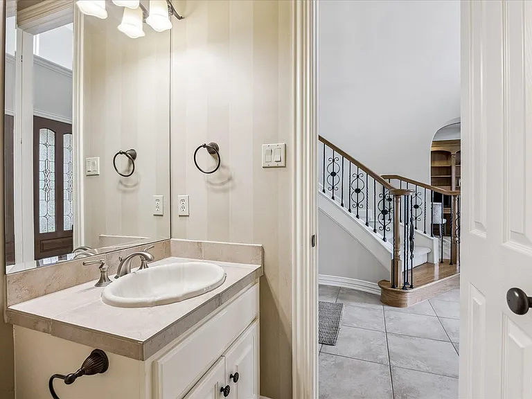 2210 Bywater Dr — Photo 11