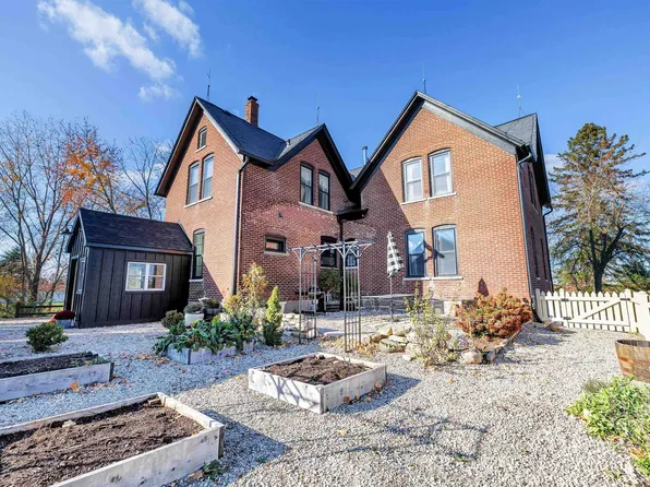 W4939 Wolf Rd, Black Creek, WI 54106