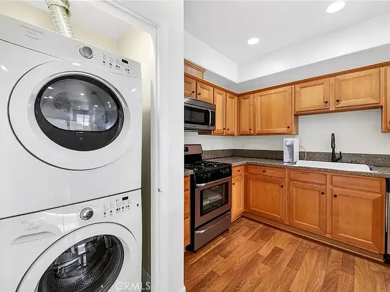 2321 W 10th St #402 — Photo 5