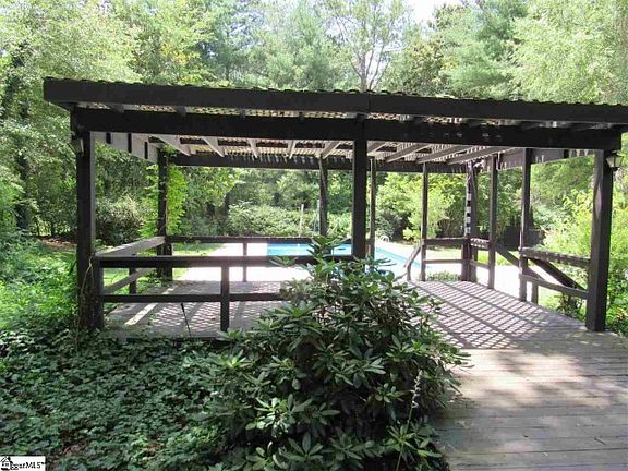 4th image of 241 Forest Glen Dr