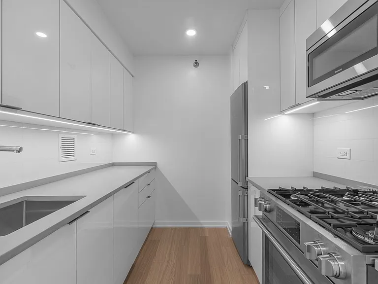 75 W End Ave #P19E — Photo 10