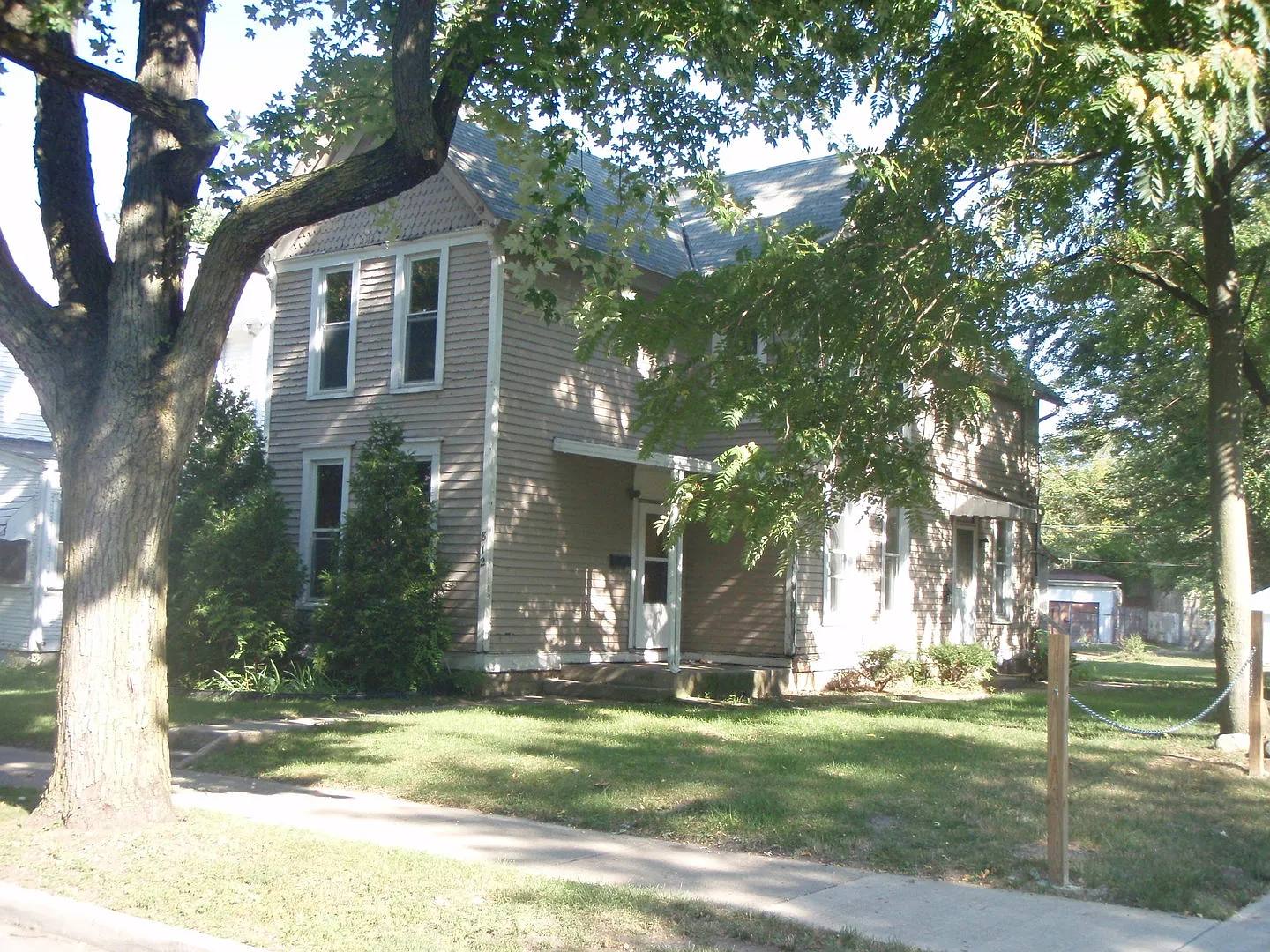 812 Walnut St — Photo 1